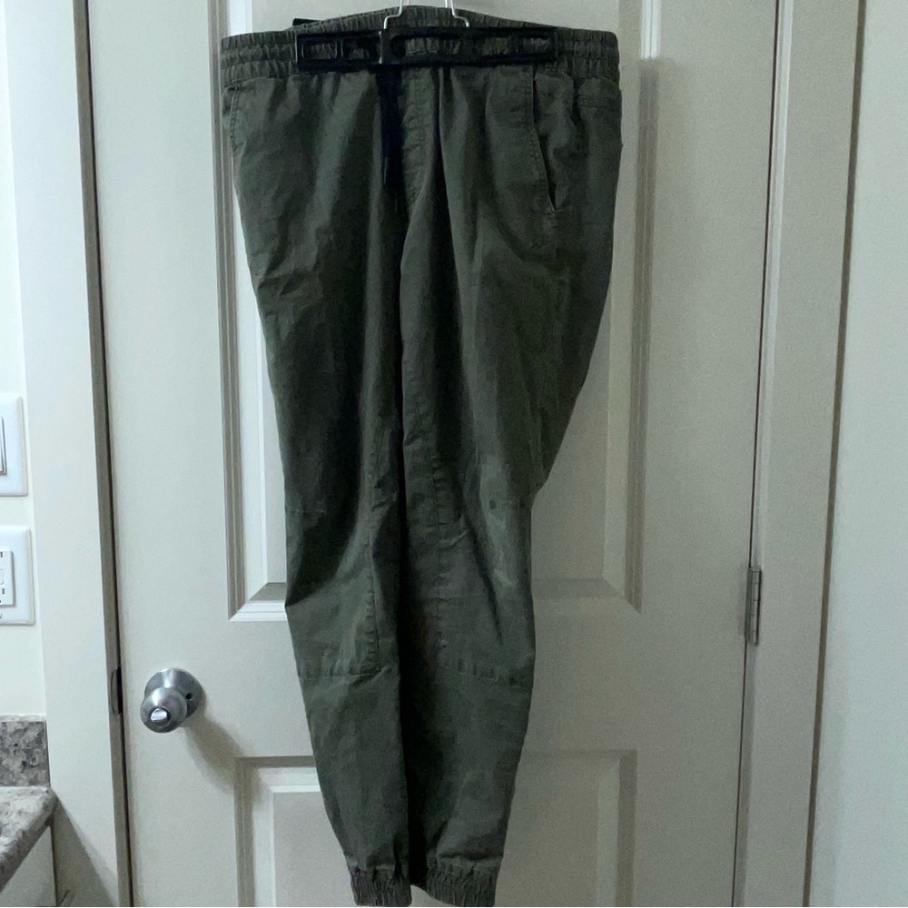 Joggers army green